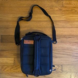 Tommy Bahama lunchbox in black